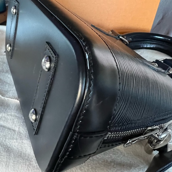 Louis Vuitton Alma bb black Epi - Picture 3 of 15